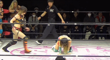 Bea Priestley delivers a nasty stomp to Jungle Kyona.